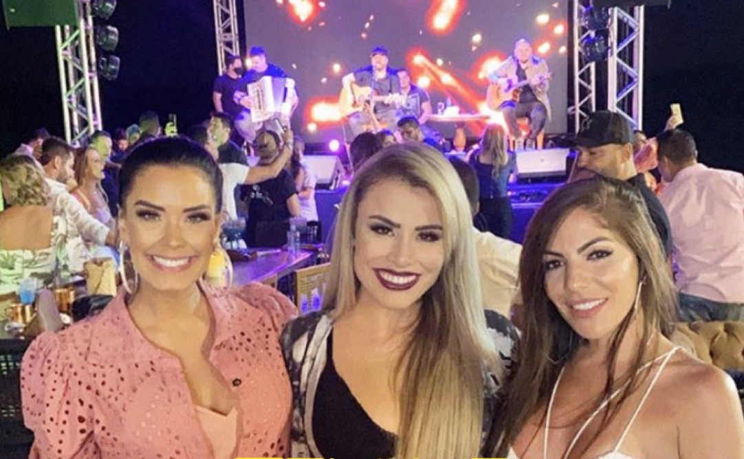 Ex-bbbs Ivy e Anamara estavam em show clandestino do cantor Bruno