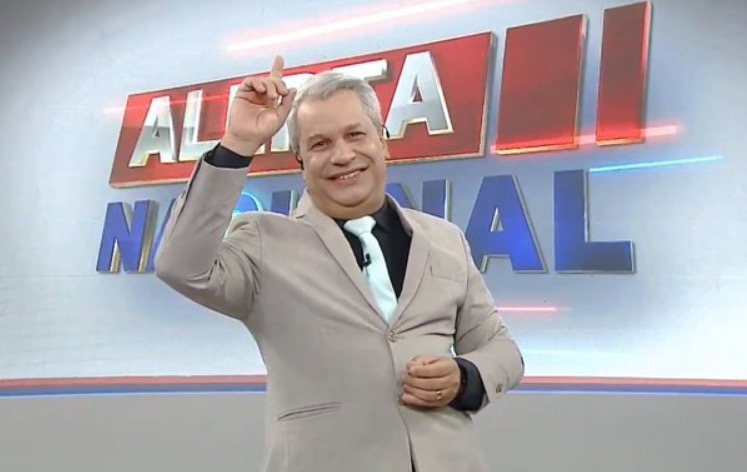 Sikera Jr. vira estrela e tem maior salário da RedeTV! 