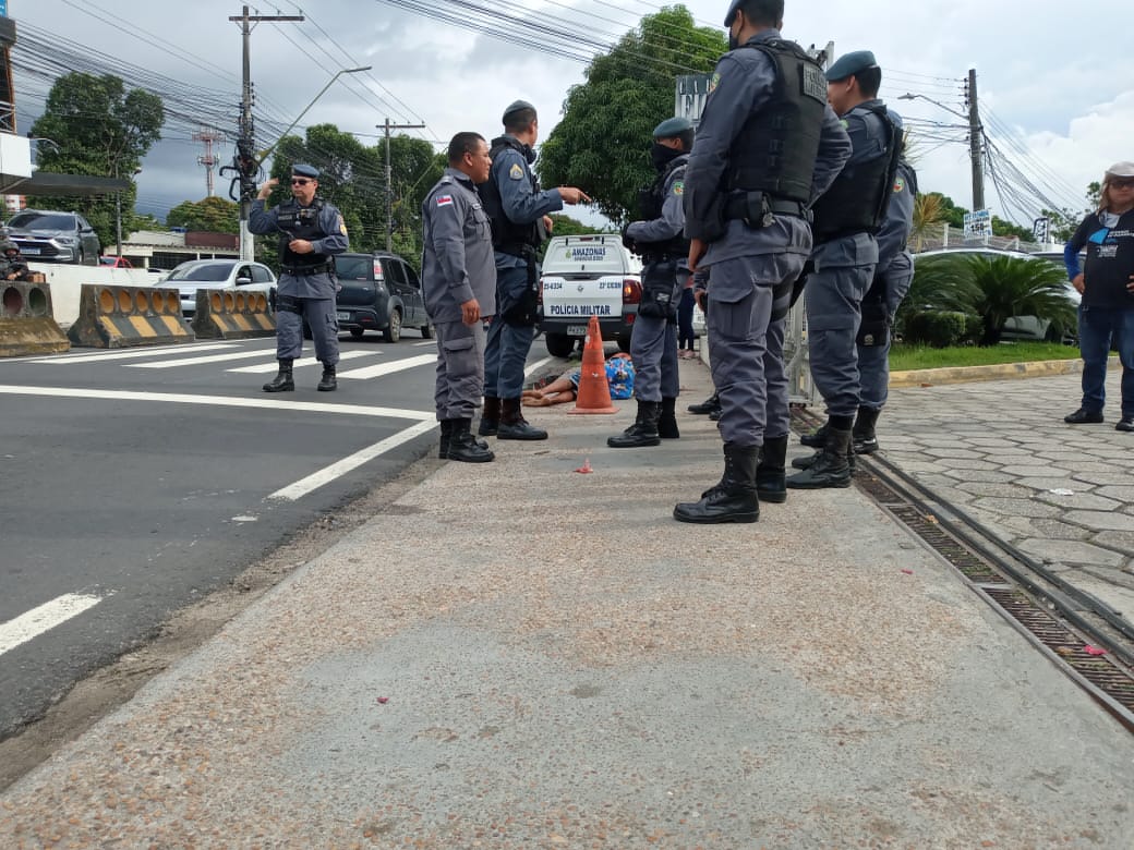 Justiceiro dá tiros na cara de bandido durante assalto frustrado em Manaus