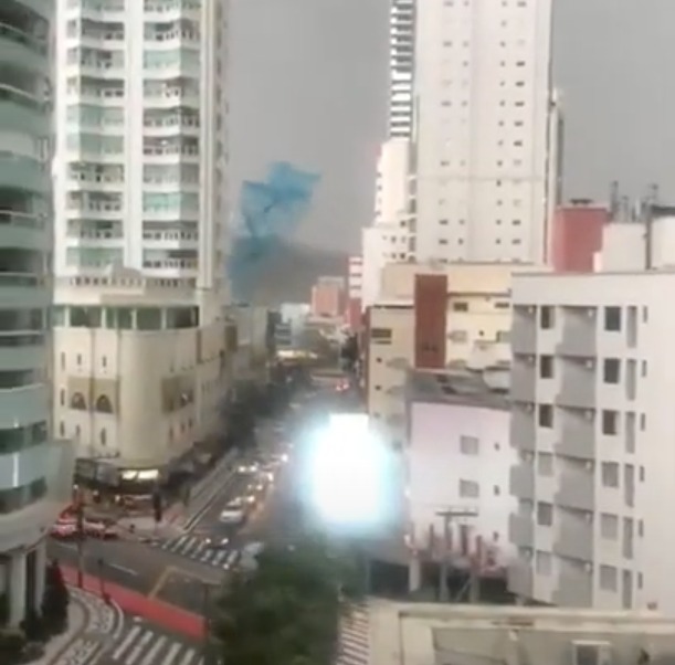 Ciclone ‘bomba’ causa verdadeira cena de destruição no Sul do Brasil