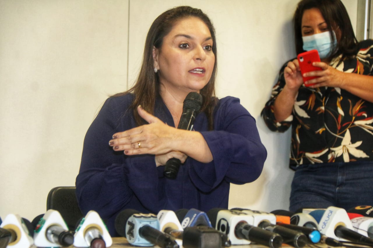 Daniela Assayag fala sobre suposto envolvimento do marido em empresa de respiradores superfaturados