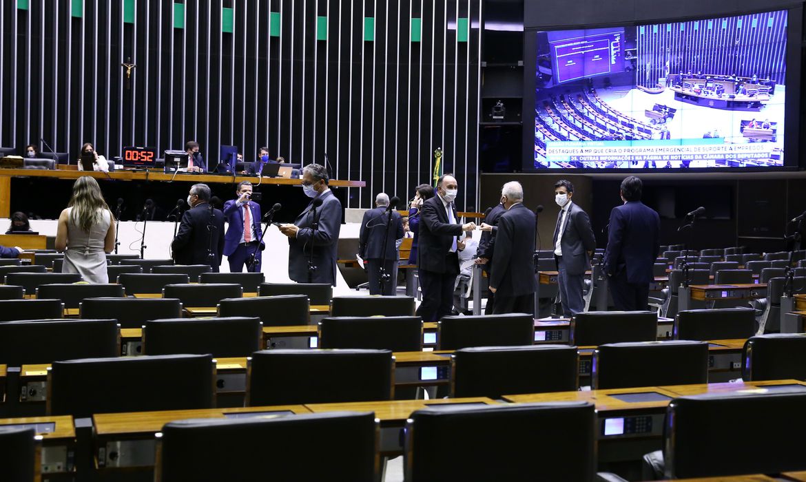 Congresso adia eleições municipais de outubro para novembro