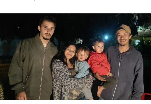 Bebê é resgatado sob escombros após passagem do ciclone 'bomba'