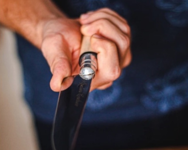 Mulher é atacada a facadas por ex-marido em Manaus