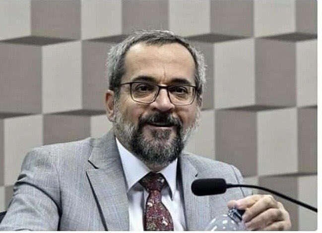 Juiz que arquivou processo de suspensão da nomeação de Weintraub ao Banco Mundial é tio do advogado de Queiroz