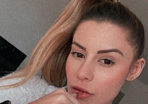 Aos prantos, mãe de Arícia Silva relata ameaças após caso com Arthur Aguiar