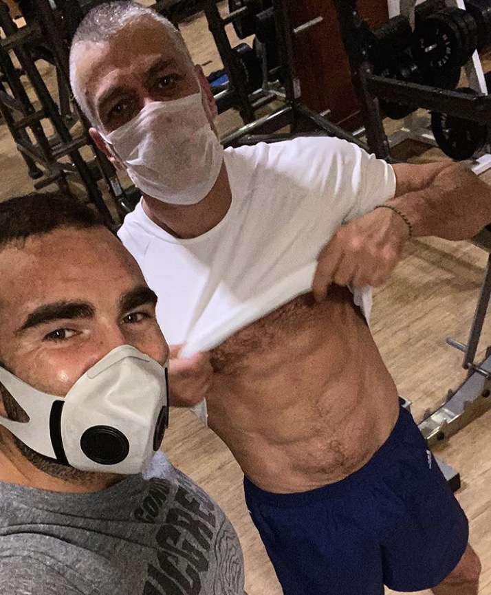 Aos 48, Fábio Assunção choca ao exibir barriga trincada após perder 27kg