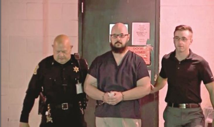 Homem mata pai idoso a pauladas por achar que ele era um vampiro 