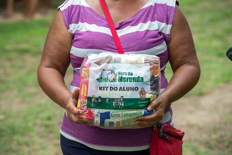 DPE pede informações sobre entrega dos kits de merenda escolar em Manaus 