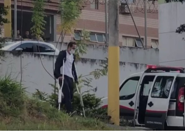 Fundador da Ricardo Eletro é solto após 3 horas de depoimento e anuncia live