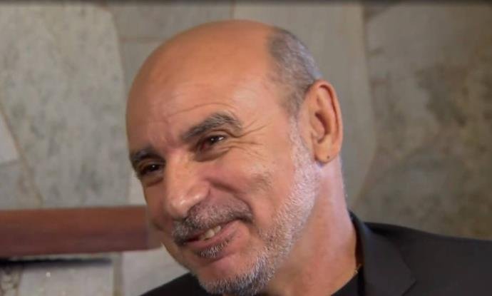 Antes de deixar prisão, Fabrício Queiroz recebe declaração da filha: 'homem incrível'