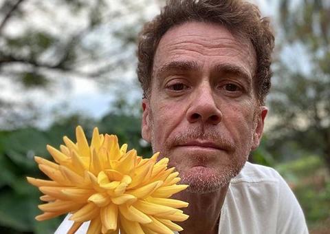 De Belo a Nando Reis, artistas vão para estádio e fazem show 'drive-in' após onda de lives