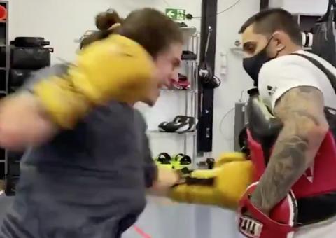 Whindersson Nunes viraliza treinando boxe e internautas piram com memes