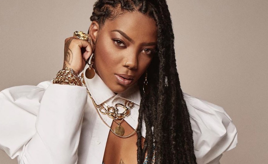 Ludmilla é internada às pressas em hospital com problema no silicone