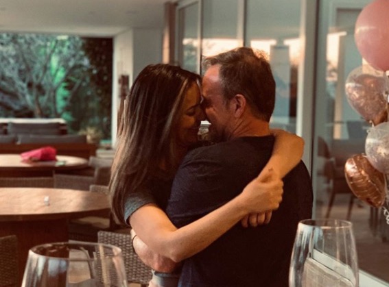 Após assumir romance, Rubinho Barrichello dedica post romântico à jornalista Paloma Tocci