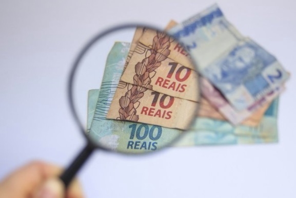 Bolsonaro amplia prazo para suspensão de contrato de trabalho e redução de salário 