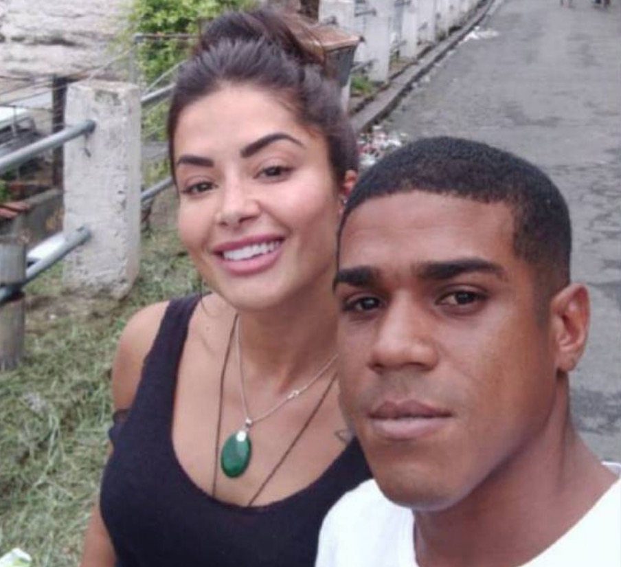 Aline Riscado se pronuncia após aparecer em foto com traficante