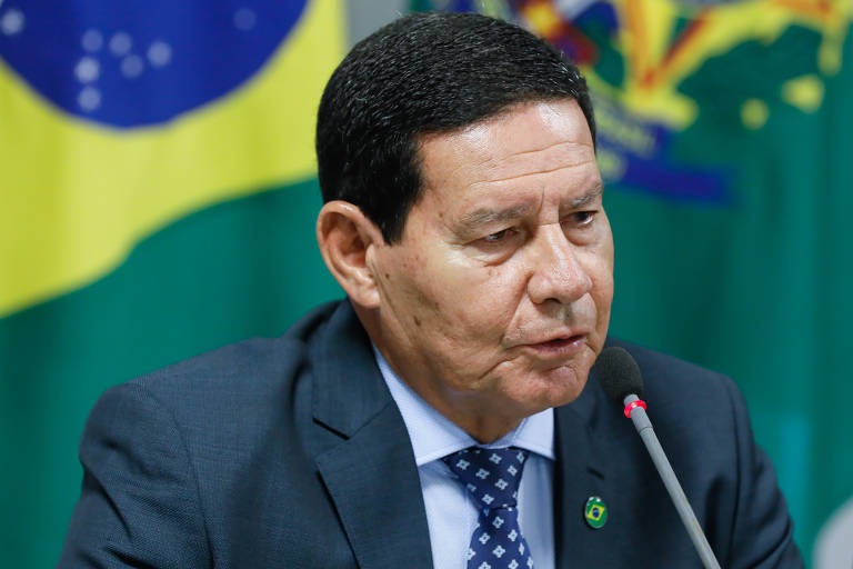 Mourão diz que pode manter Forças Armadas na Amazônia até 2022