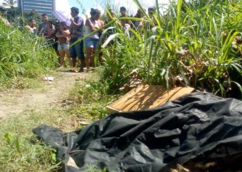 Jovem encontrado em campo de Manaus foi 'retalhado' e baleado várias vezes