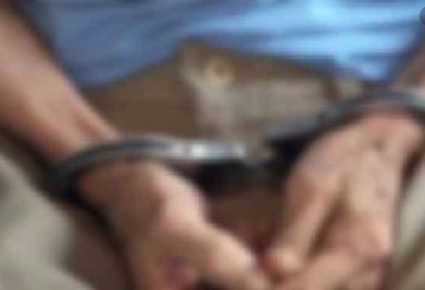 Suspeito de assassinar homem é preso enquanto vendia drogas em avenida de Manaus