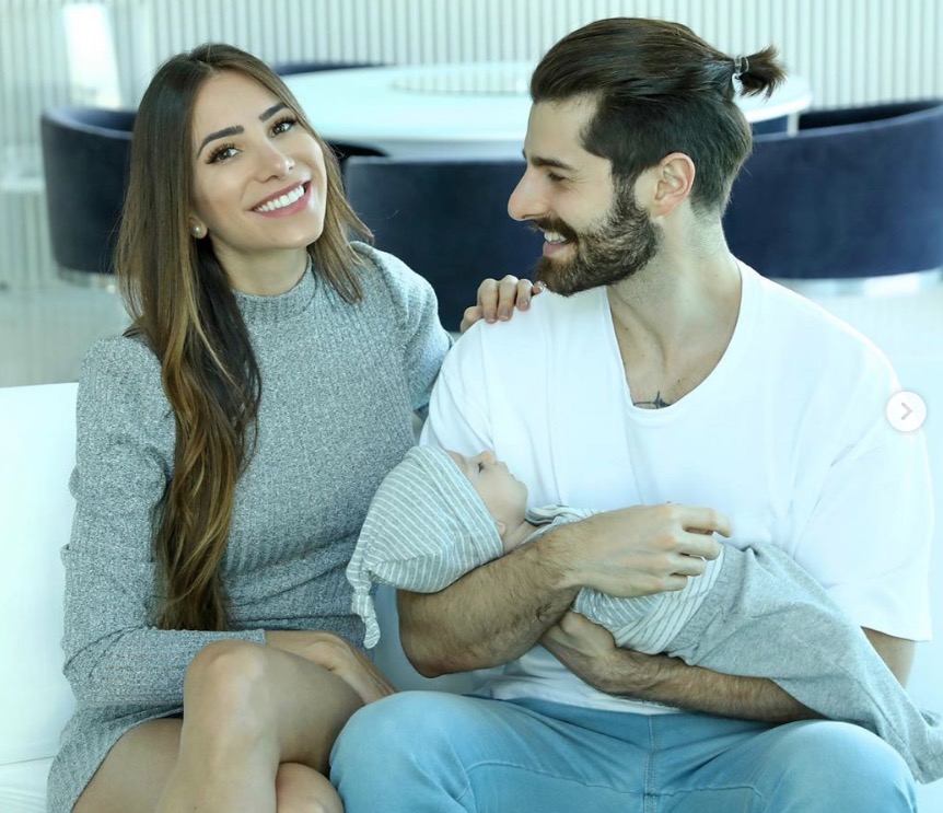 Romana Novais bate boca com internauta após ser acusada de ‘programar’ gravidez