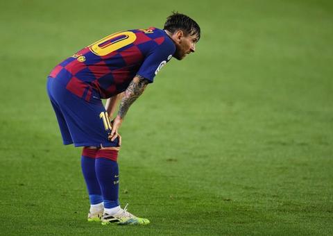 Irritado até com próprio gol, Messi critica desempenho do Barcelona