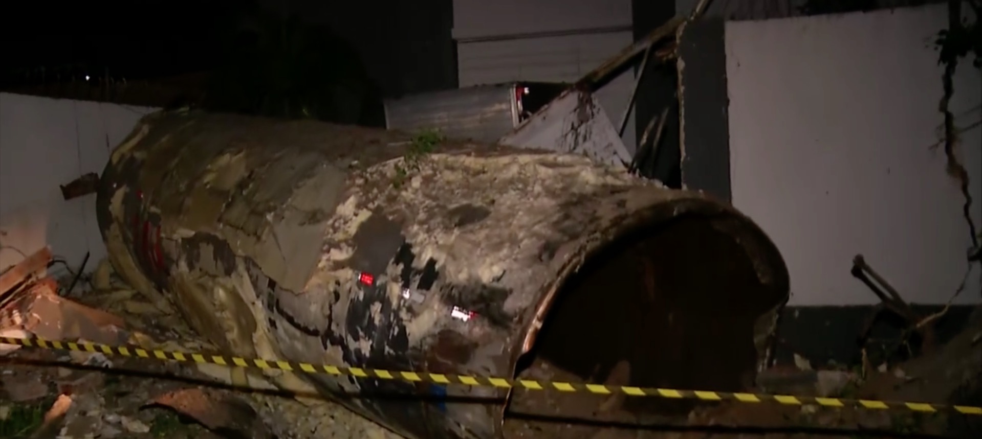 Explosão em empresa de refrigerantes atinge carro e casas 