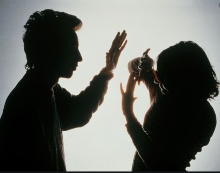 Mulher é espancada no primeiro encontro com homem que conheceu pela internet