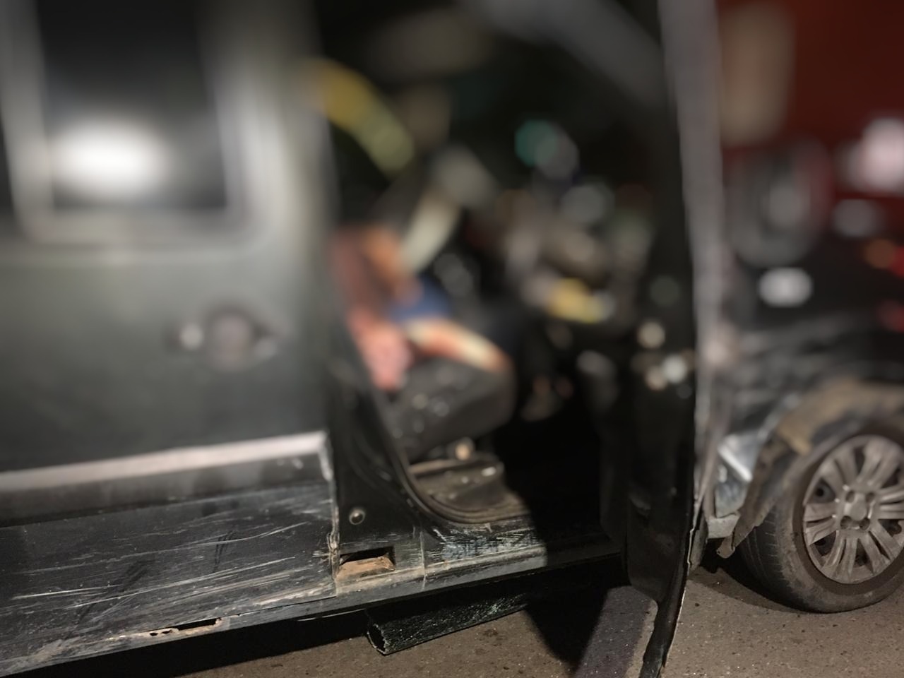 Homem é crivado de balas dentro de carro durante perseguição em Manaus 