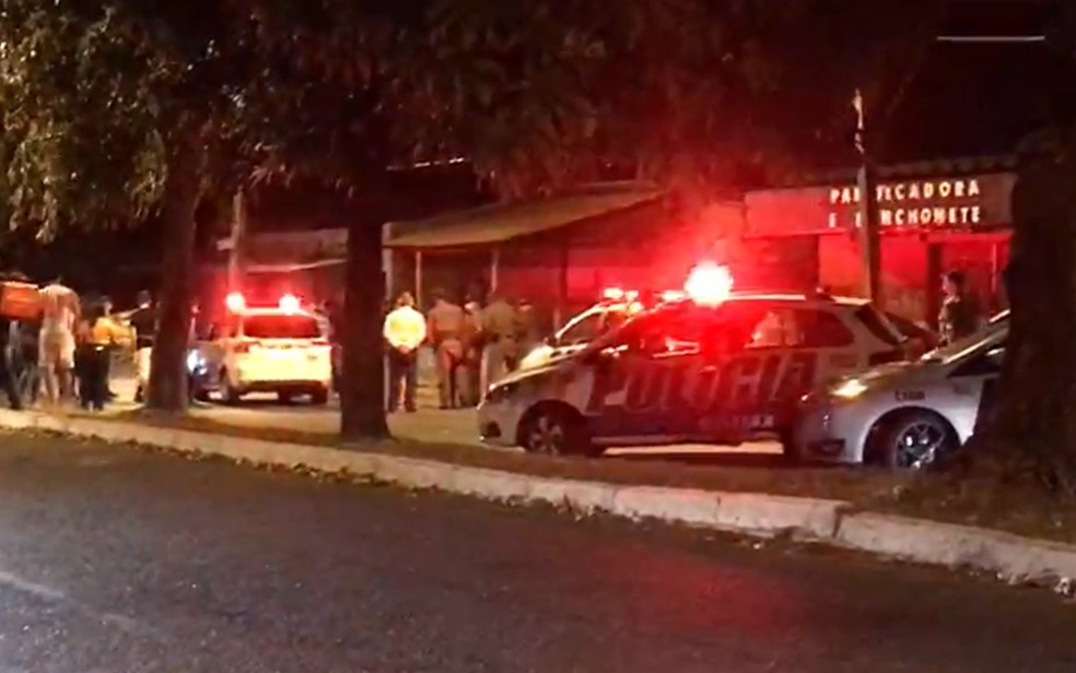 Advogado é morto a tiros na frente da esposa após sair de restaurante