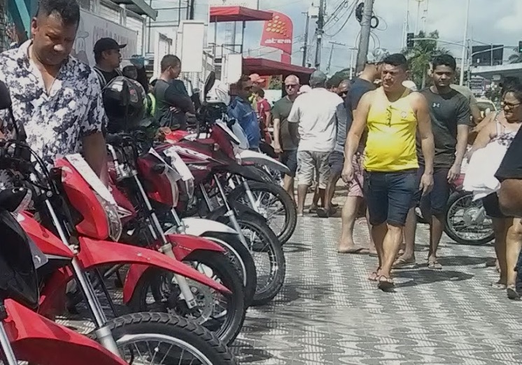 Fechamento de empresas do Amazonas requer recursos do governo, diz deputado