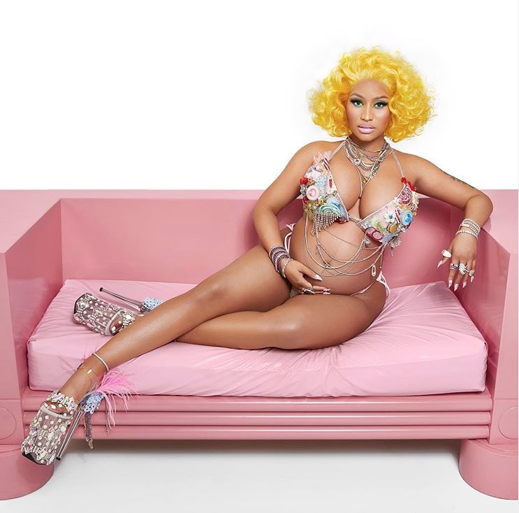 Nicki Minaj anuncia que está grávida com fotos do barrigão