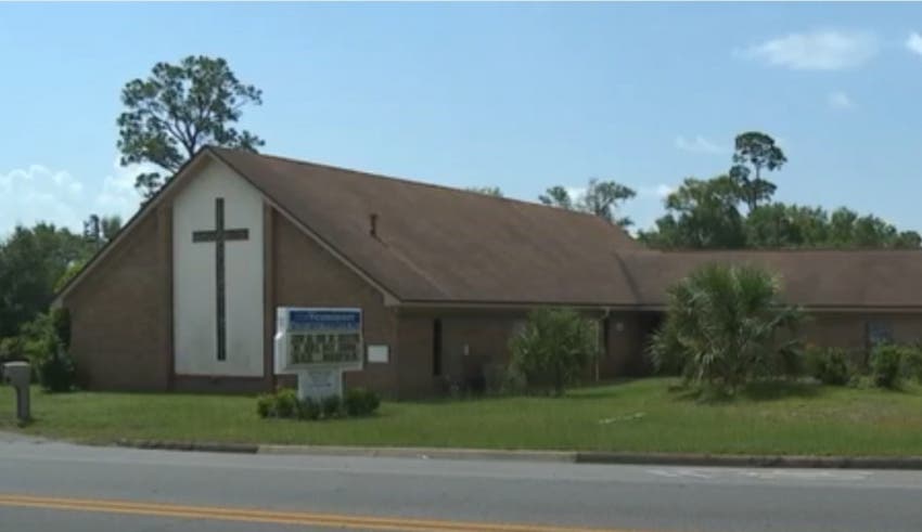 Igreja convoca fiéis para serem infectados por 'corona sagrado'