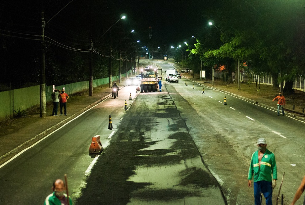 Canteiro central da avenida São Jorge é retirado e serviços da intervenção viária avançam 