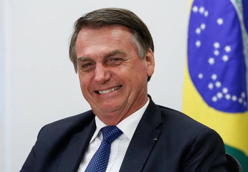 Bolsonaro seria reeleito com boa vantagem em 2022, indica pesquisa 