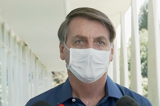 Internauta ironiza foto de Bolsonaro e presidente debocha