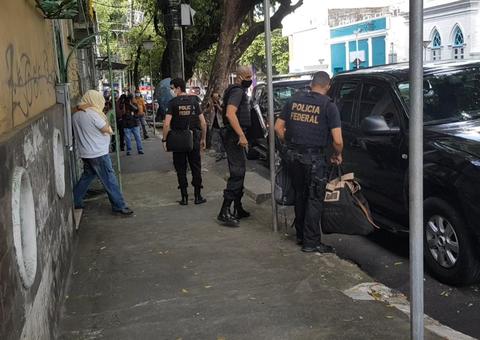 Vídeo mostra momento em que homem é preso pela PF por pornografia infantil em Manaus 