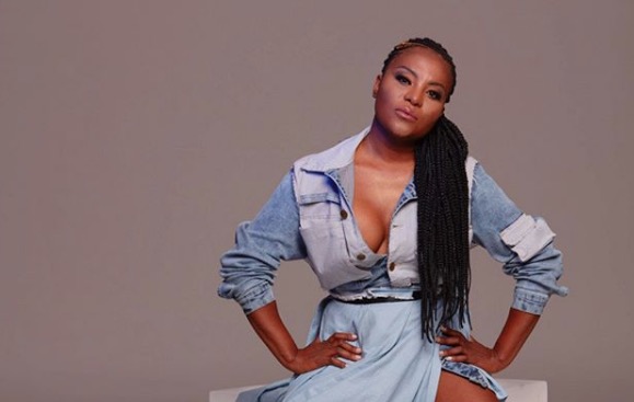 Ex-Rouge desabafa após enfrentar fila para auxílio emergencial