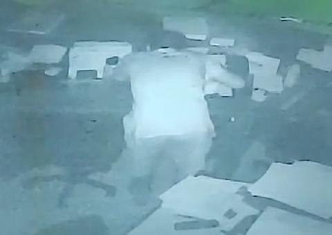 Clínica é furtada durante madrugada em Manaus e câmeras registram tudo 