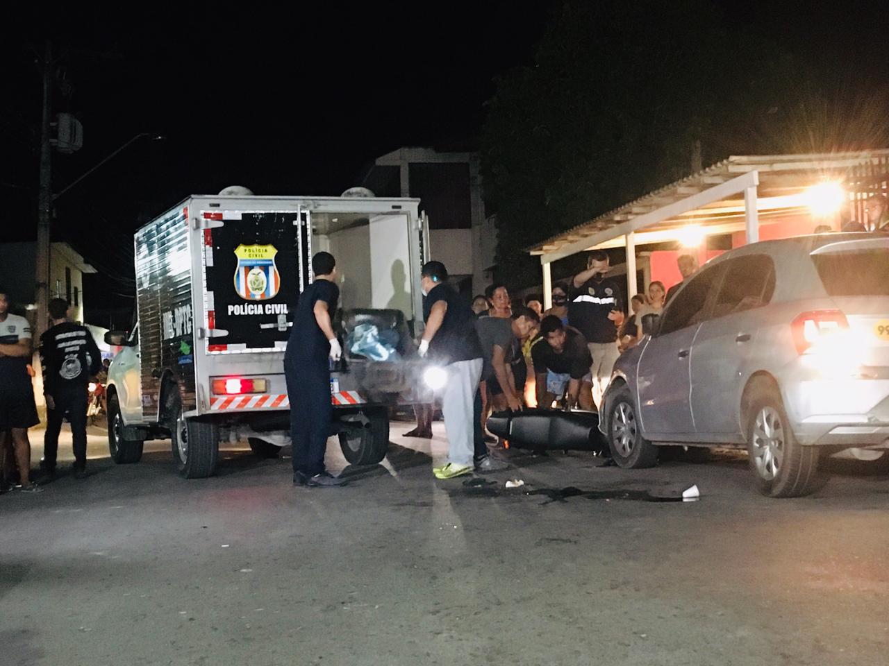 Jovem morre após cair da moto e ser esmagada por ônibus em Manaus