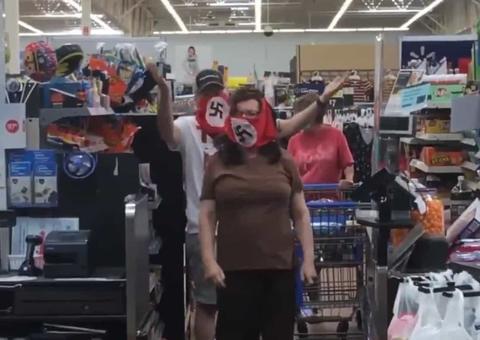 Casal usa máscara com símbolo nazista e é expulso de supermercado