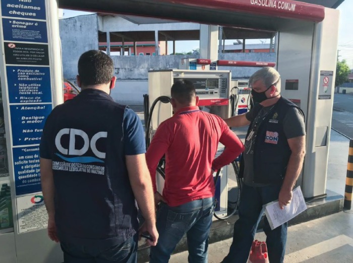 Procon verifica falhas em postos de combustíveis de Coari e Codajás
