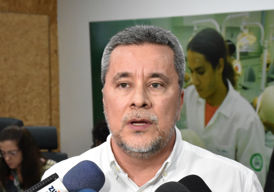 Tentativa de golpe usa foto do reitor da UEA para conseguir dinheiro em aplicativo