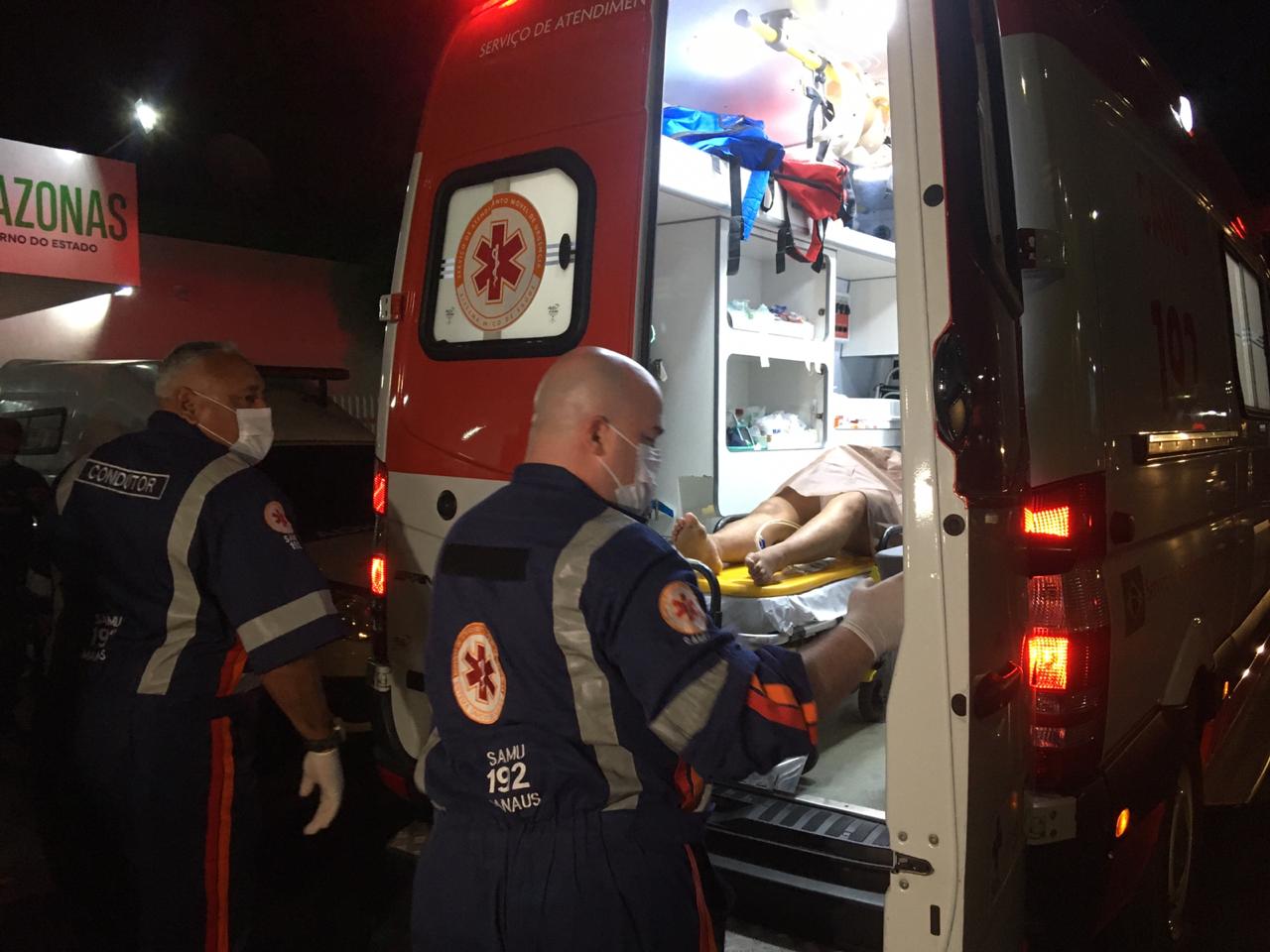 Adolescentes são atingidas por bala perdida em noite de guerra do tráfico na Compensa