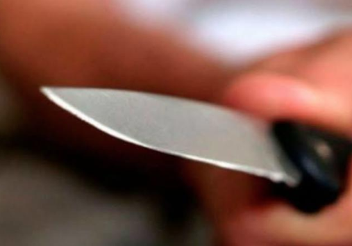 Homem mata amigo a facadas após ser excluído de triângulo amoroso