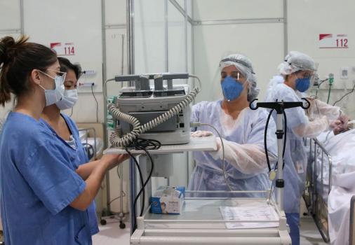 Apenas um terço dos profissionais de saúde foi testado para covid-19