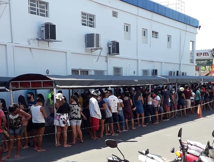 DPE cobra providências do Procon contra aglomeração em agência da Caixa no Amazonas