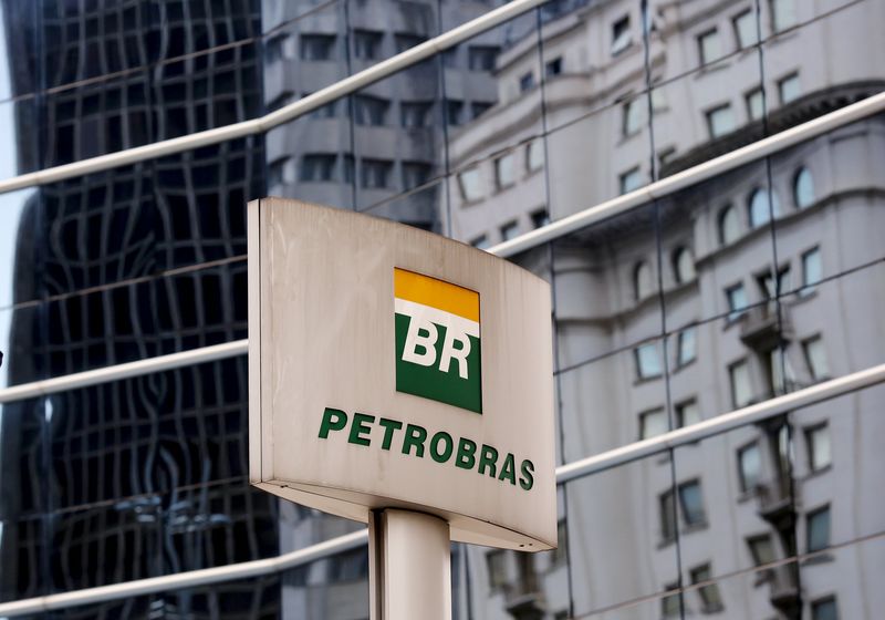 Petrobras reduz o preço da gasolina nas refinarias nesta sexta