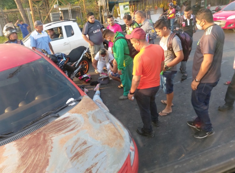 Mulher morre em acidente gravíssimo entre carro e motocicleta em Manaus