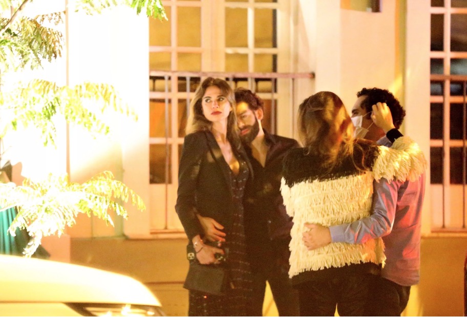 Luciana Gimenez troca chamegos na rua com novo namorado